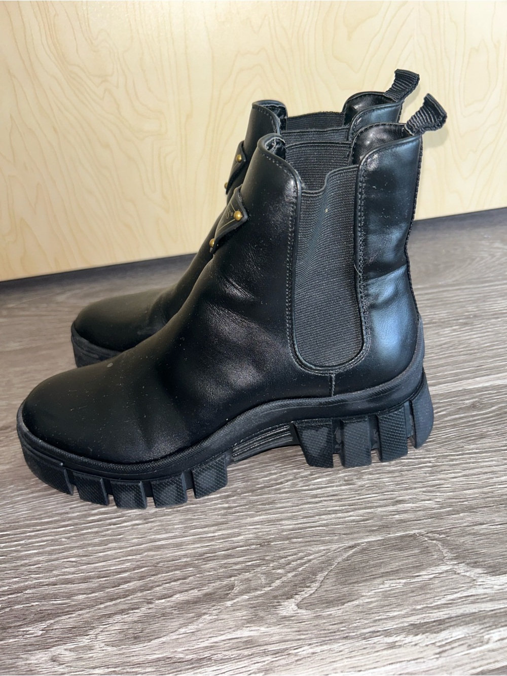 Guess Hestia Chelsea Boot - Picture 12 of 15